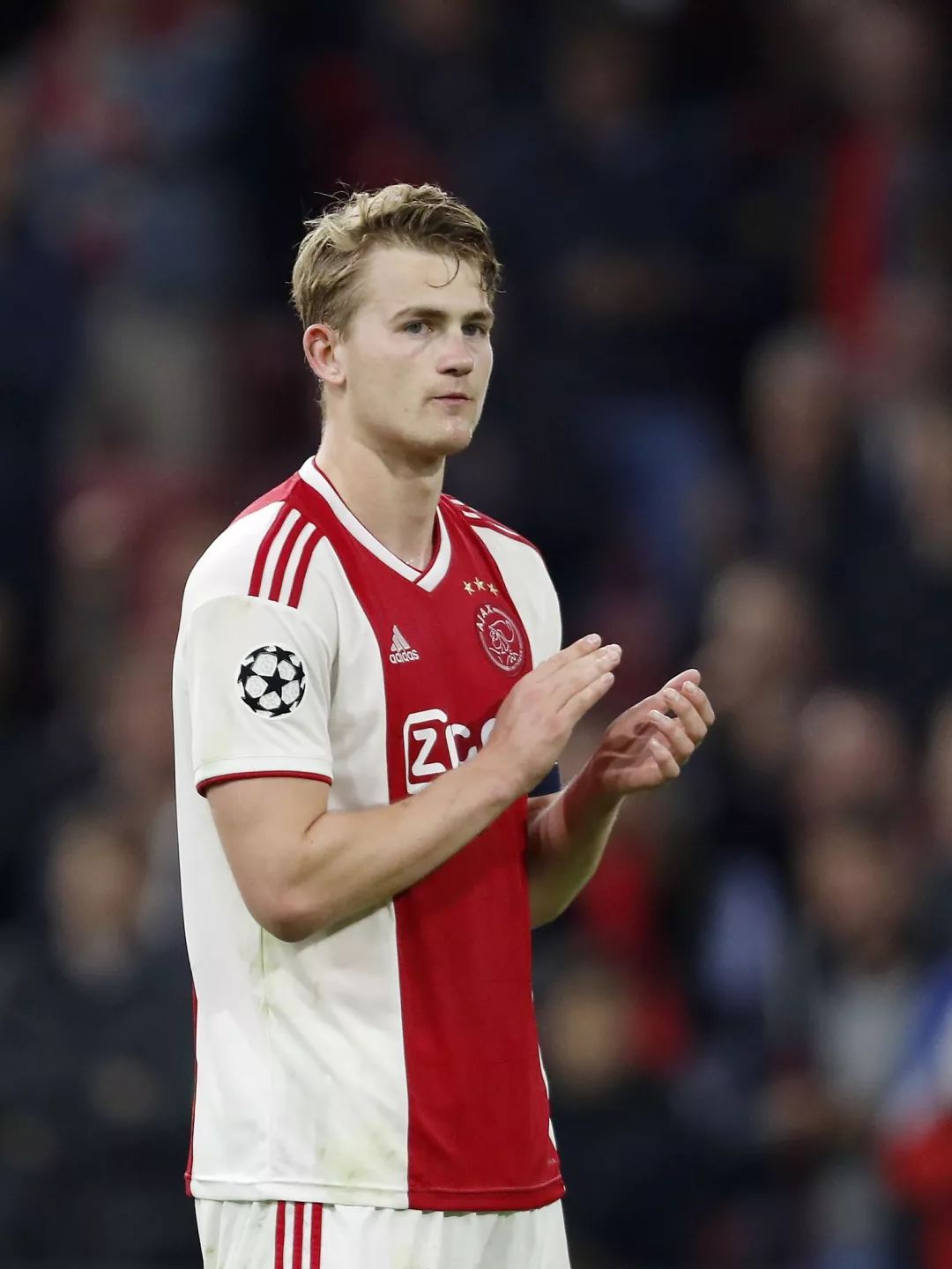 九游娱乐APP-关于今晚巴黎圣日耳曼调整名单以备荷甲,更衣室发声环节打磨,媒体盛赞,心理建设被强调的信息